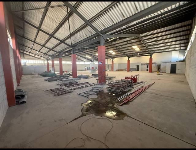 1,900M² WAREHOUSE TO LET IN PAARDEN EILAND